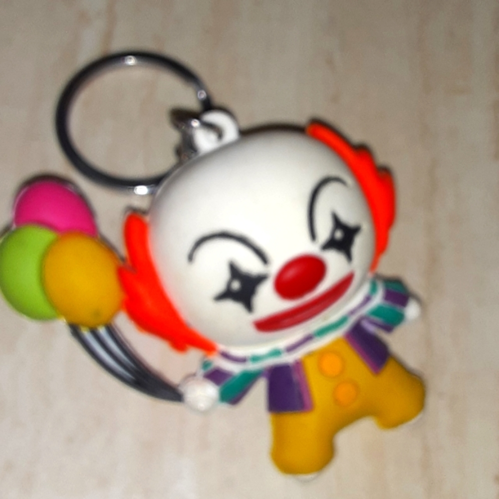 HOT TOPICS PENNYWISE KEYCHAIN CHARM NRMINT CONDITION
